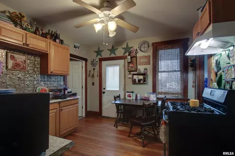 302 N Walnut St, Bowen, IL 62316 photo 6