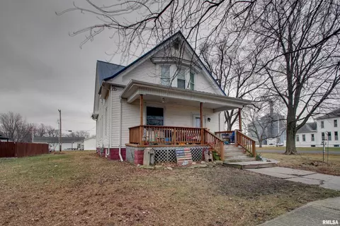 302 N Walnut St, Bowen, IL 62316 photo 2