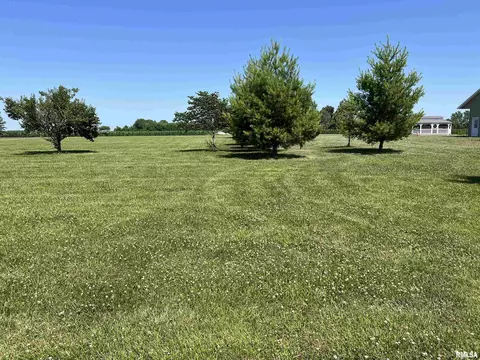 1704 Sandusky Rd W, Jacksonville, IL 62650