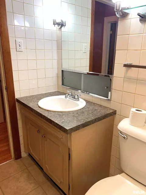 1409 S Walnut St, Springfield, IL 62704 photo 6