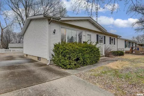 2201 E Black Ave, Springfield, IL 62702 photo 2