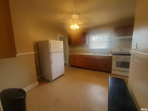 1701 Watch Ave, Springfield, IL 62702 photo 2