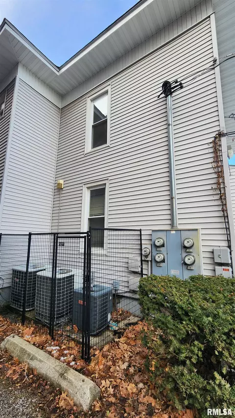820 S 2nd St, Springfield, IL 62704 photo 9