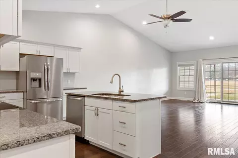 300 Harbor Point Pl, Springfield, IL 62712 photo 8