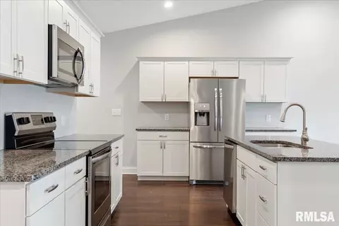 300 Harbor Point Pl, Springfield, IL 62712 photo 9