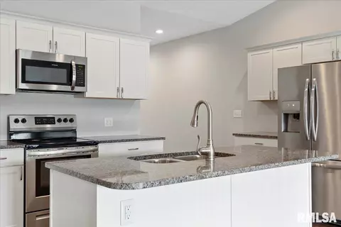 300 Harbor Point Pl, Springfield, IL 62712 photo 14
