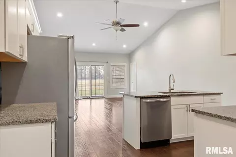 300 Harbor Point Pl, Springfield, IL 62712 photo 10