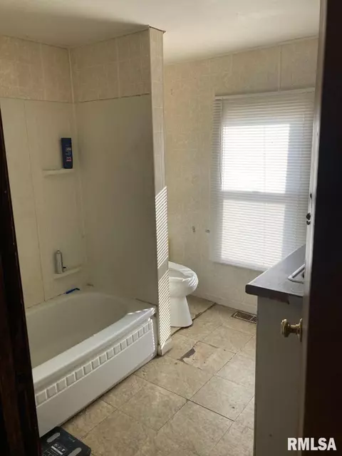 4411 E County Rd, Avon, IL 61415 photo 8