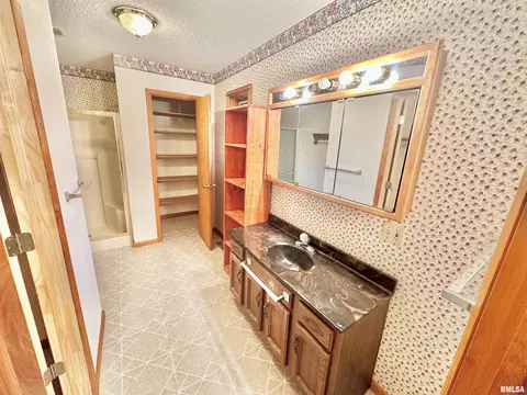 914 N Main St, Abingdon, IL 61410 photo 25