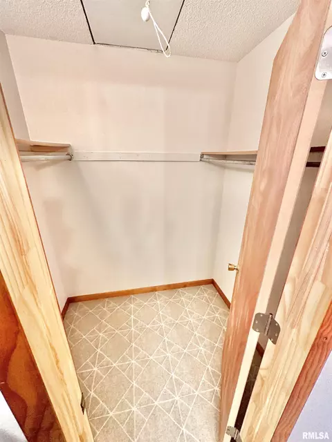 914 N Main St, Abingdon, IL 61410 photo 24
