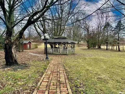 914 N Main St, Abingdon, IL 61410 photo 4