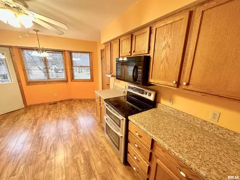 914 N Main St, Abingdon, IL 61410 photo 13