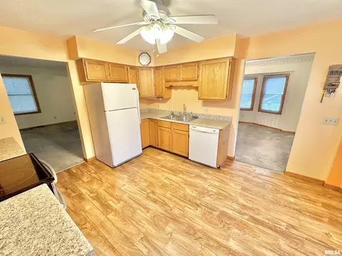 914 N Main St, Abingdon, IL 61410 photo 10