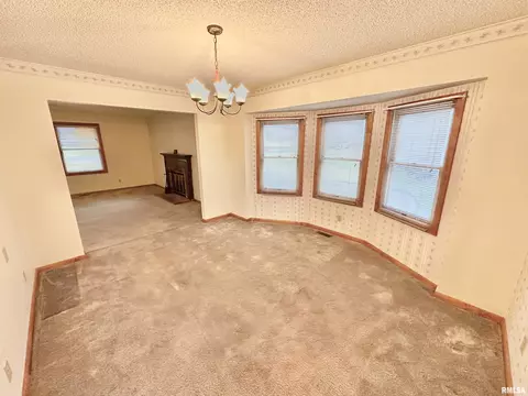 914 N Main St, Abingdon, IL 61410 photo 17