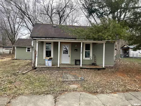 1113 N 4th St, Petersburg, IL 62675