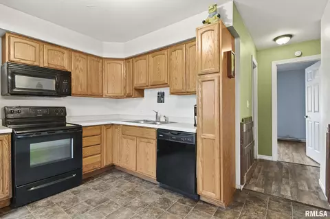 1909 Albany St, Springfield, IL 62702 photo 8