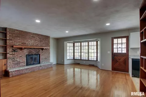 2157 E Wilmar Dr, Quincy, IL 62301 photo 4