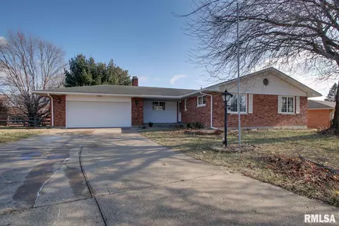 2157 E Wilmar Dr, Quincy, IL 62301 photo 1