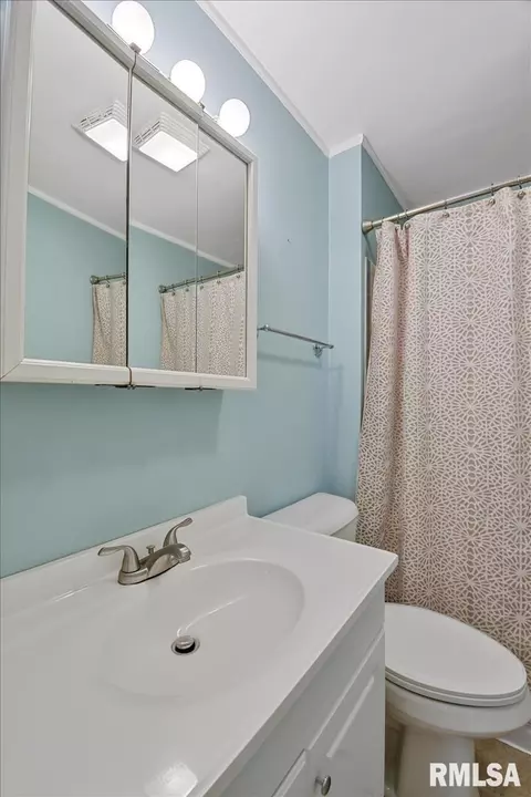 2124 E Hood St, Springfield, IL 62703 photo 5