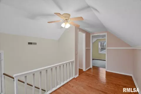 2124 E Hood St, Springfield, IL 62703 photo 9