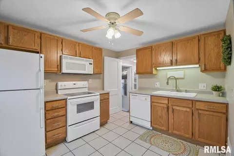 2124 E Hood St, Springfield, IL 62703 photo 7