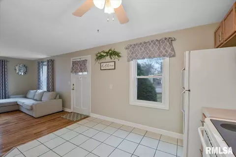 2124 E Hood St, Springfield, IL 62703 photo 8