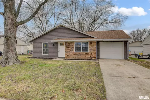 2077 Stonehenge Rd, Springfield, IL 62702