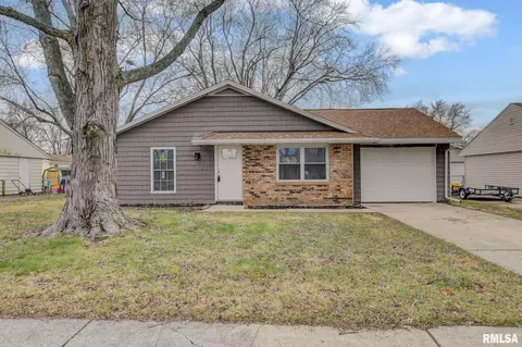 2077 Stonehenge Rd, Springfield, IL 62702 photo 2