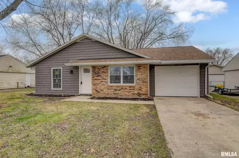 2077 Stonehenge Rd, Springfield, IL 62702 photo 4