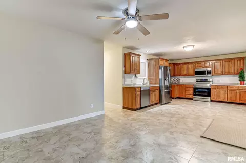2077 Stonehenge Rd, Springfield, IL 62702 photo 7