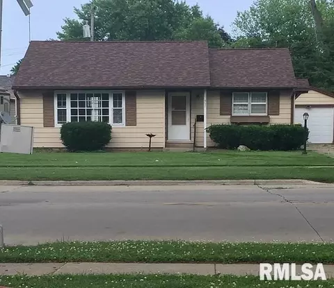 957 S Farnham St, Galesburg, IL 61401