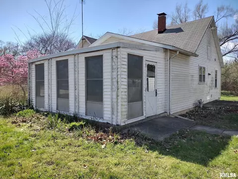 202 N Olive St, Bath, IL 62617
