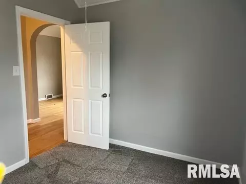 100 N State St, Springfield, IL 62702 photo 4