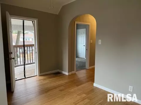 100 N State St, Springfield, IL 62702 photo 5