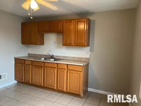 100 N State St, Springfield, IL 62702 photo 12