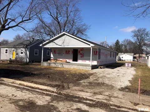 1003 W Franklin St, Taylorville, IL 62568