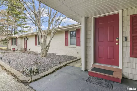 252 Maple Grove Ln, Springfield, IL 62712 photo 2