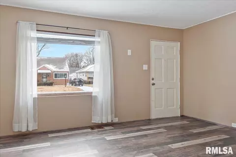 1926 Marland St, Springfield, IL 62702 photo 2