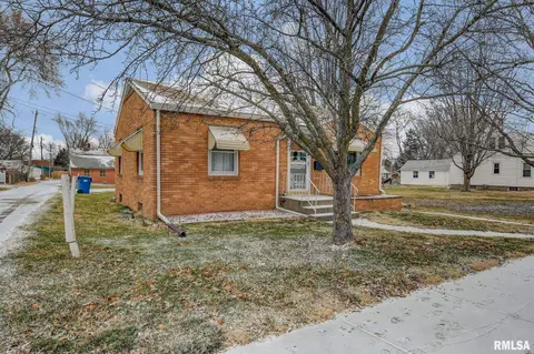 821 Percy Ave, Springfield, IL 62702 photo 2