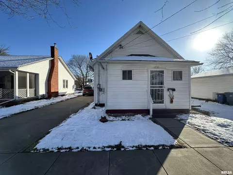 235 S E St, Monmouth, IL 61462