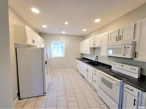 2001 S College St, Springfield, IL 62704 photo 4