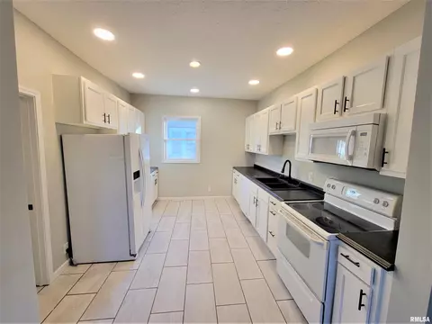 2001 S College St, Springfield, IL 62704 photo 3
