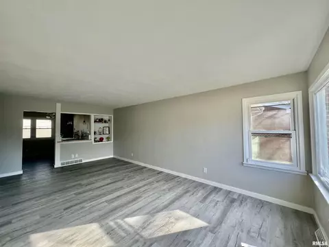 60 Locksley Ln, Springfield, IL 62704 photo 2