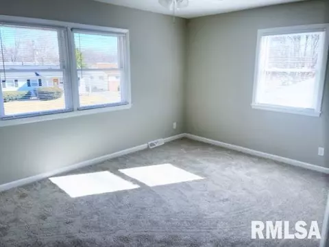 33 Foresters Ln, Springfield, IL 62704 photo 2