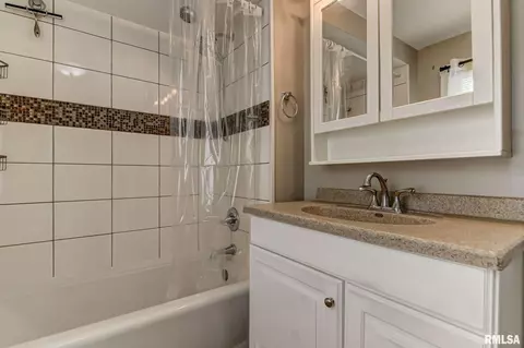 2017 7th St, Springfield, IL 62702 photo 24