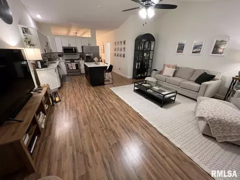 3518 Teakwood Dr, Springfield, IL 62712 photo 2