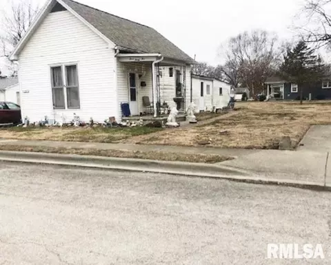 735 S Wyandotte St, Taylorville, IL 62568