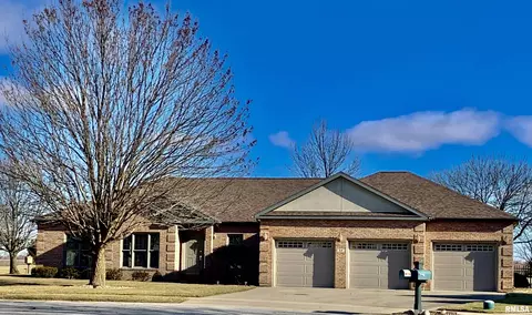 34 Wadsworth Dr, Jacksonville, IL 62650