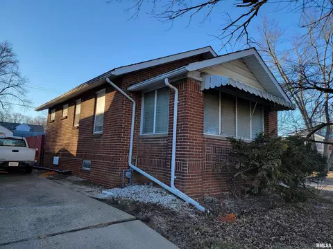 233 N Stephen Ave, Springfield, IL 62702 photo 2