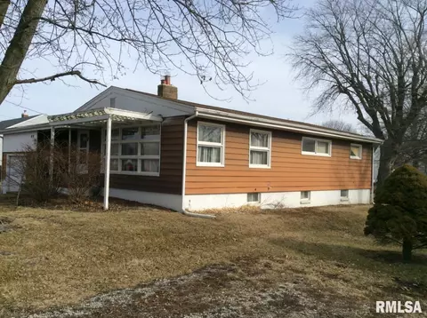209 N Sunny Ln, Monmouth, IL 61462